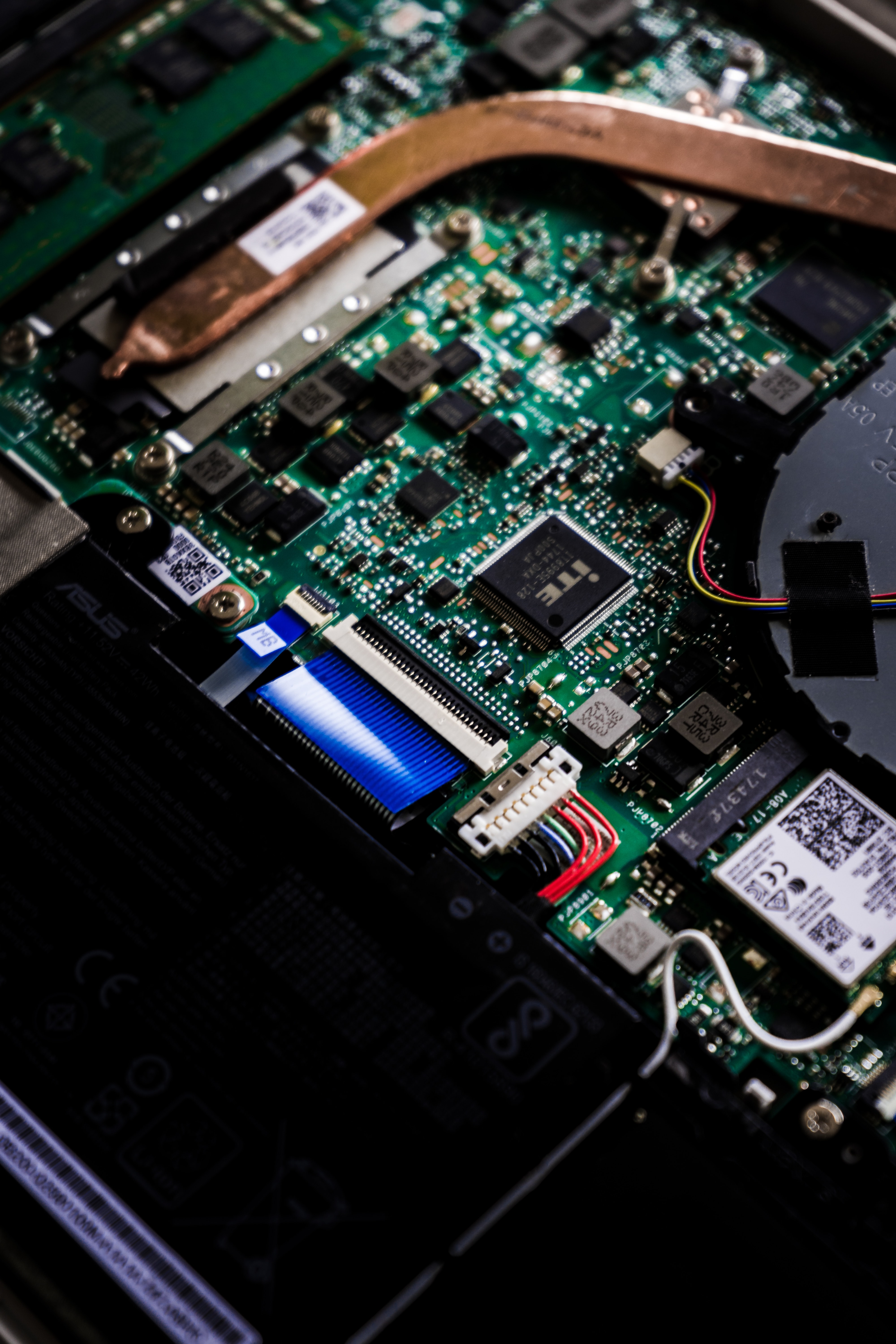 artiom-vallat-4I3FI807rXI-unsplash